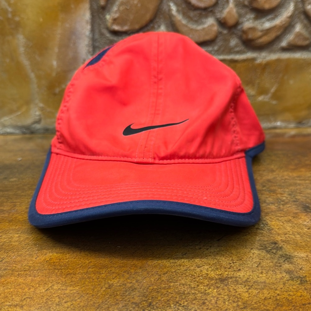 Nike Featherlight Dry-Fit hat